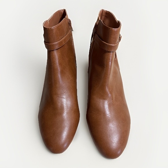 G.H. Bass & Co. Coleen Women's Brown Ankle Boots Booties Size 10M Buckle - Picture 2 of 16